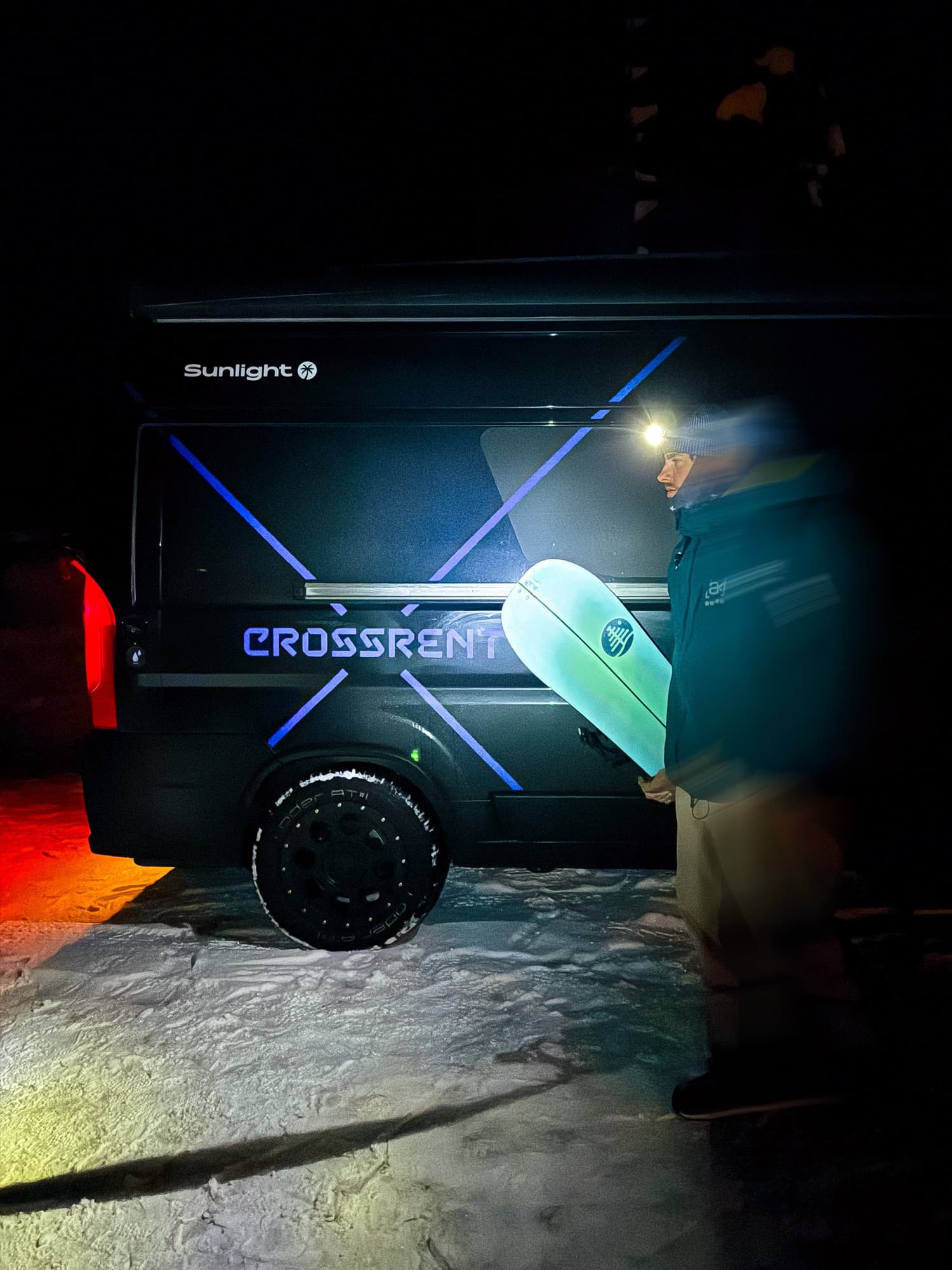 Crossrent Kooperation bei Nacht